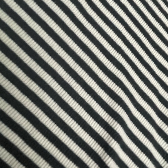 H&M black and white stripped baby tee size youth 8-10 - Picture 2 of 3